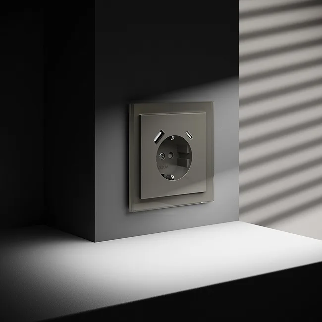 Накладка для розетки с заземлением и защитными шторками, с USB A+C, S70 (шелк)