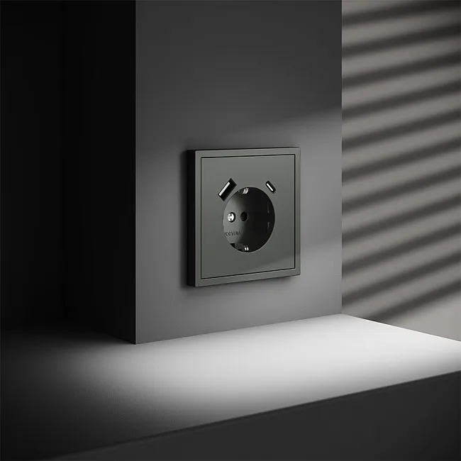 Накладка для розетки с заземлением и защитными шторками, с USB A+C, S70 (титан)