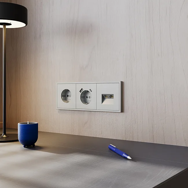 Накладка для розетки с заземлением и защитными шторками, с USB A+C, S70 (сталь)