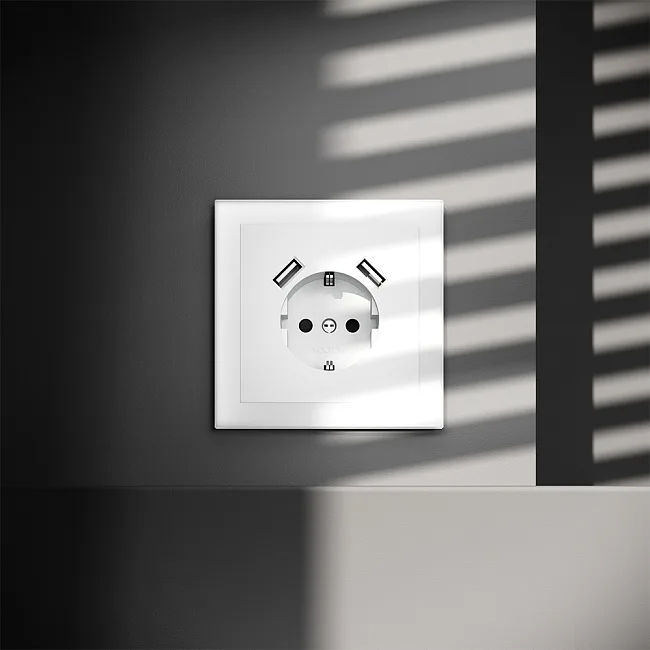 Розетка встраиваемая VOLTUM S70 с заземлением и защитными шторками, 16А, с USB, A+A, (белый матовый)