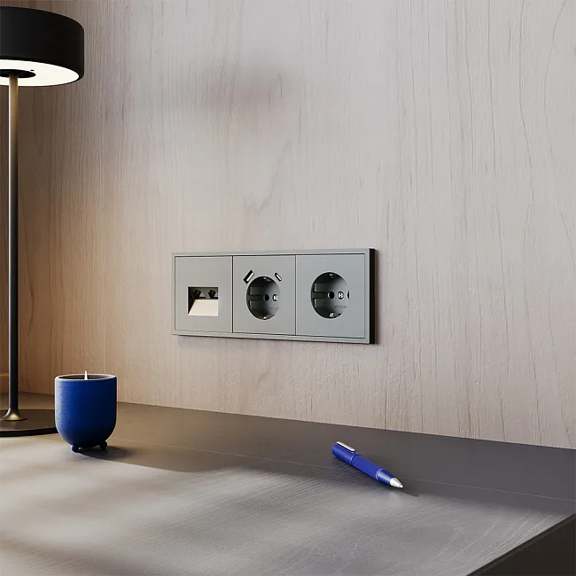 Накладка для розетки с заземлением и защитными шторками, с USB A+C, S70 (титан)