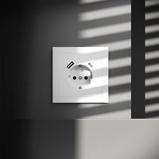Розетка встраиваемая VOLTUM S70 с заземлением и защитными шторками, 16А, с USB, A+С, (белый матовый)